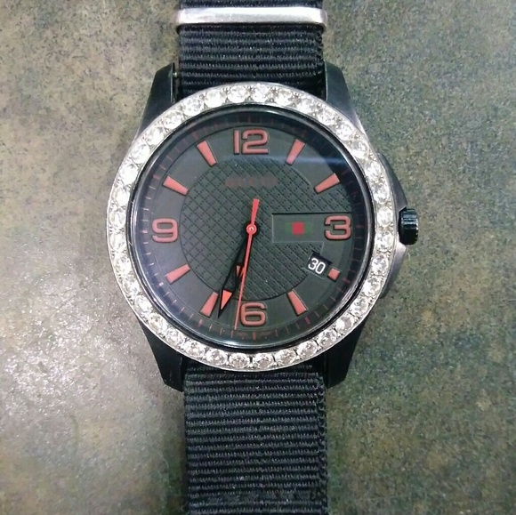 Diamond Gucci watch - Picture 1 of 8
